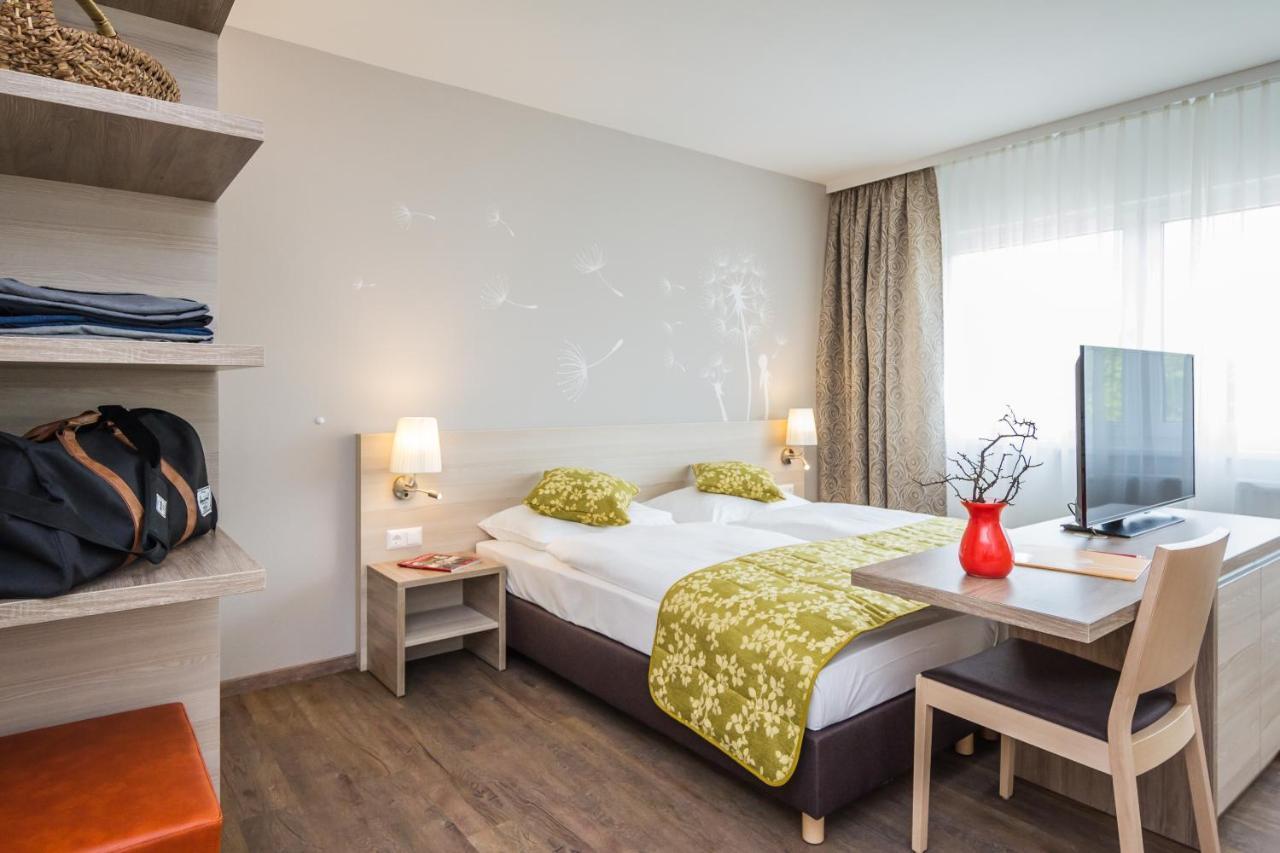 Hotel Das Himberg Bagian luar foto