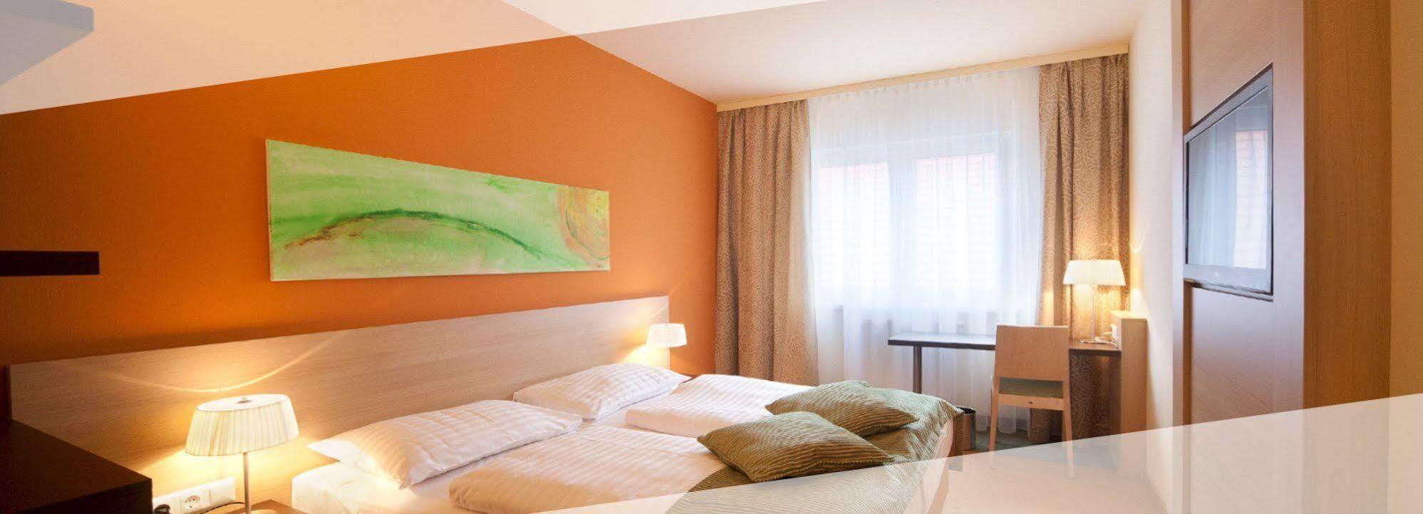 Hotel Das Himberg Bagian luar foto