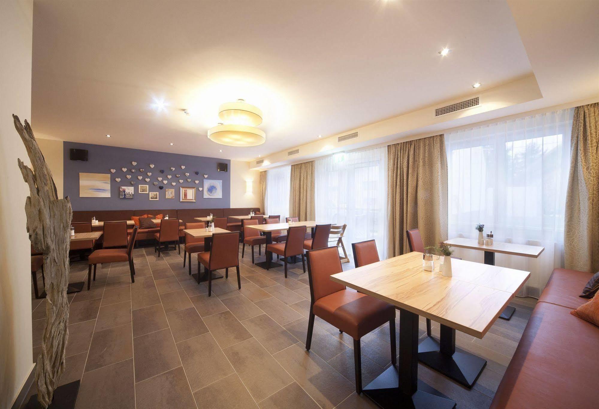 Hotel Das Himberg Bagian luar foto