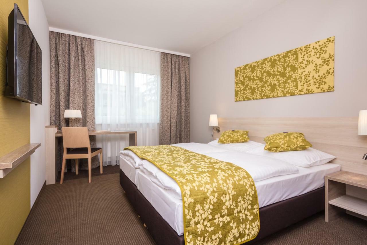 Hotel Das Himberg Bagian luar foto